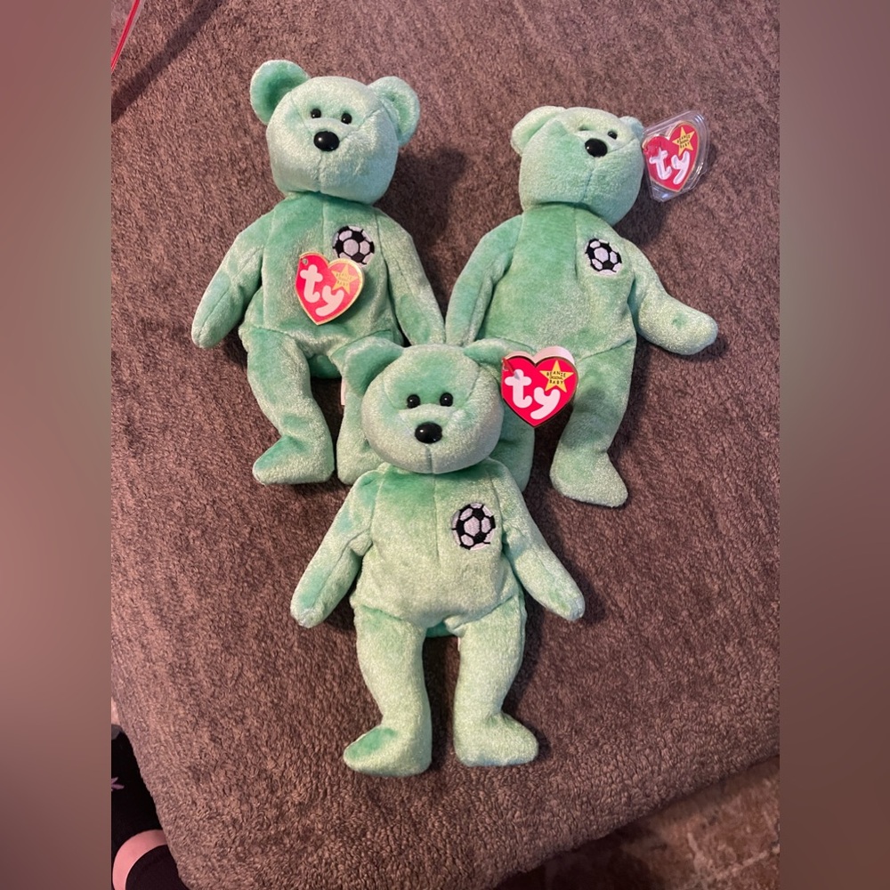 Vintage Ty beanie baby “kicks” soccer ball beanie